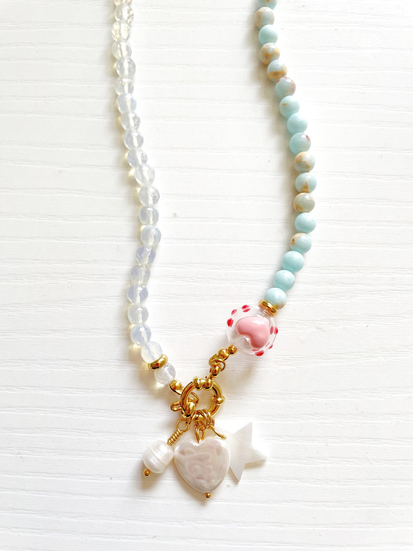 Collar ópalo, con triple charm(s)
