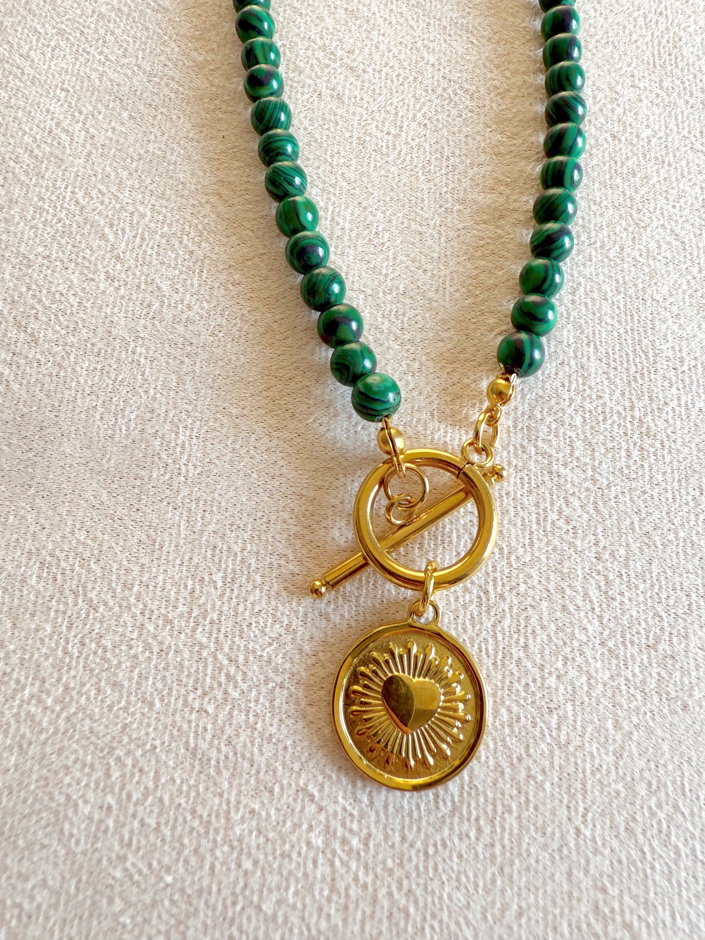 Collar Esmeralda (elige tu charm)