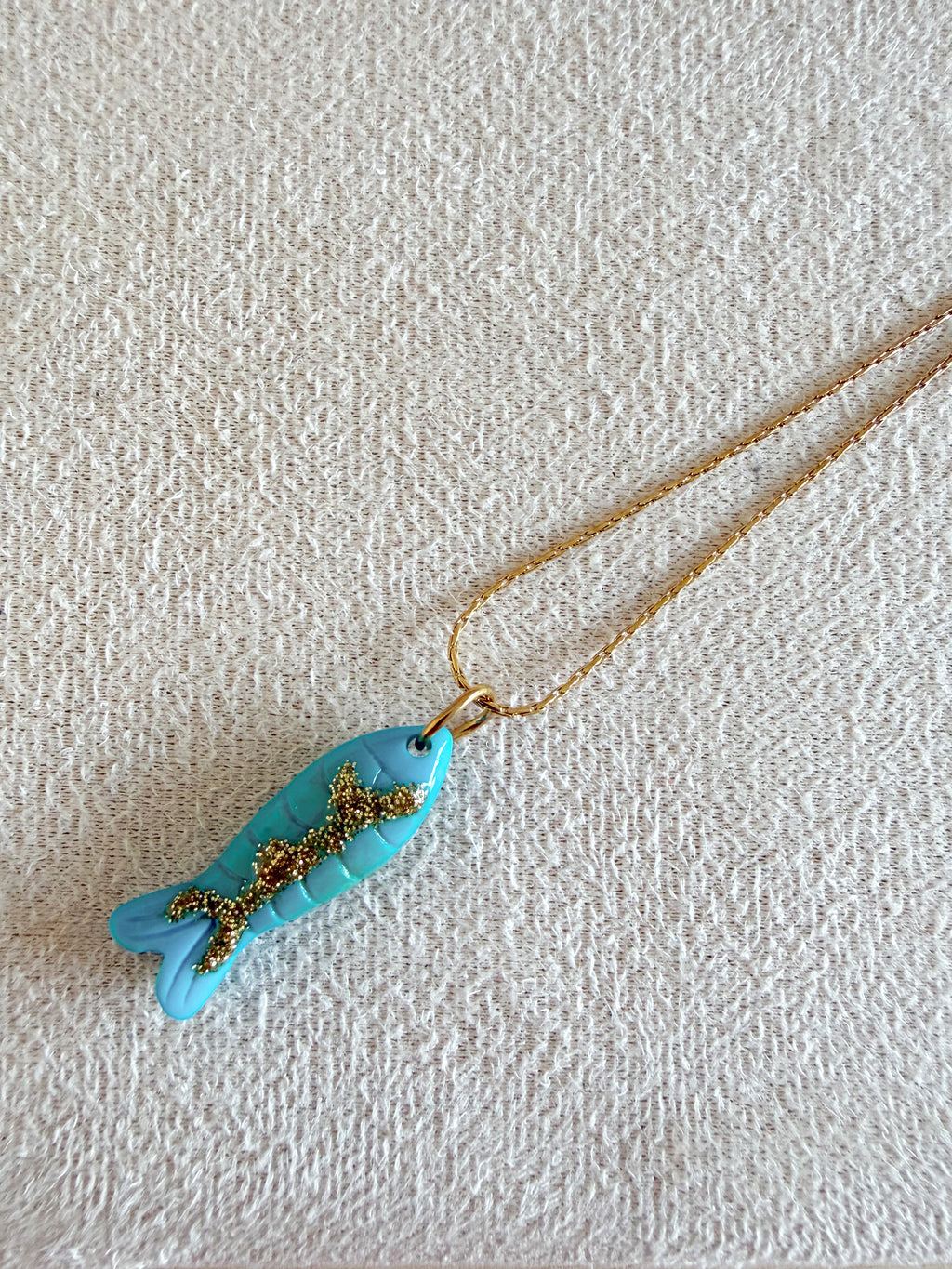 Cadena pez turquesa