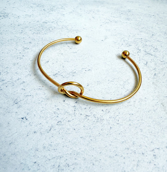 Pulsera nudo minimalista en acero