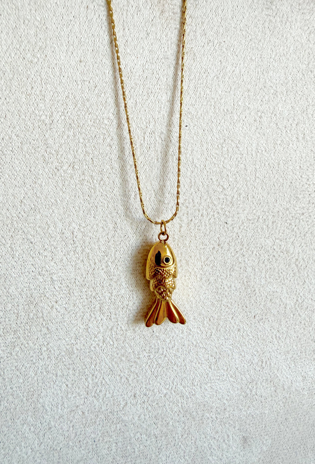 Cadena de pez en acero chapado en oro de 18k