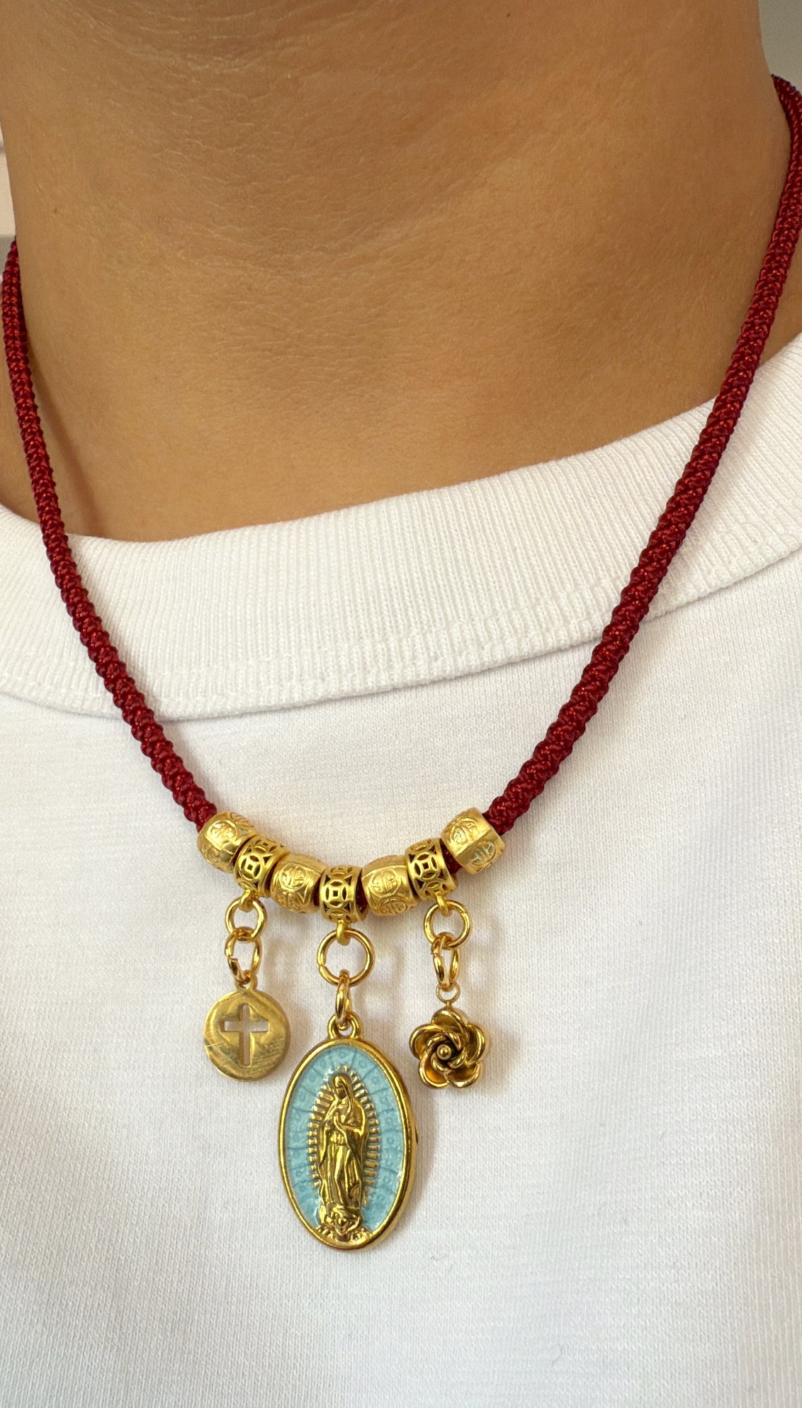 Cordón con triple charms