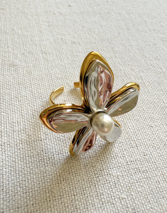 Anillo flor estilizado