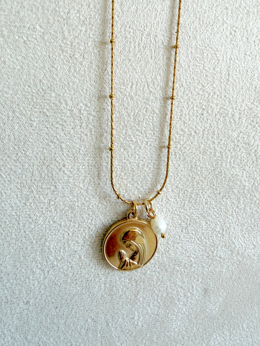 Cadena virgencita María