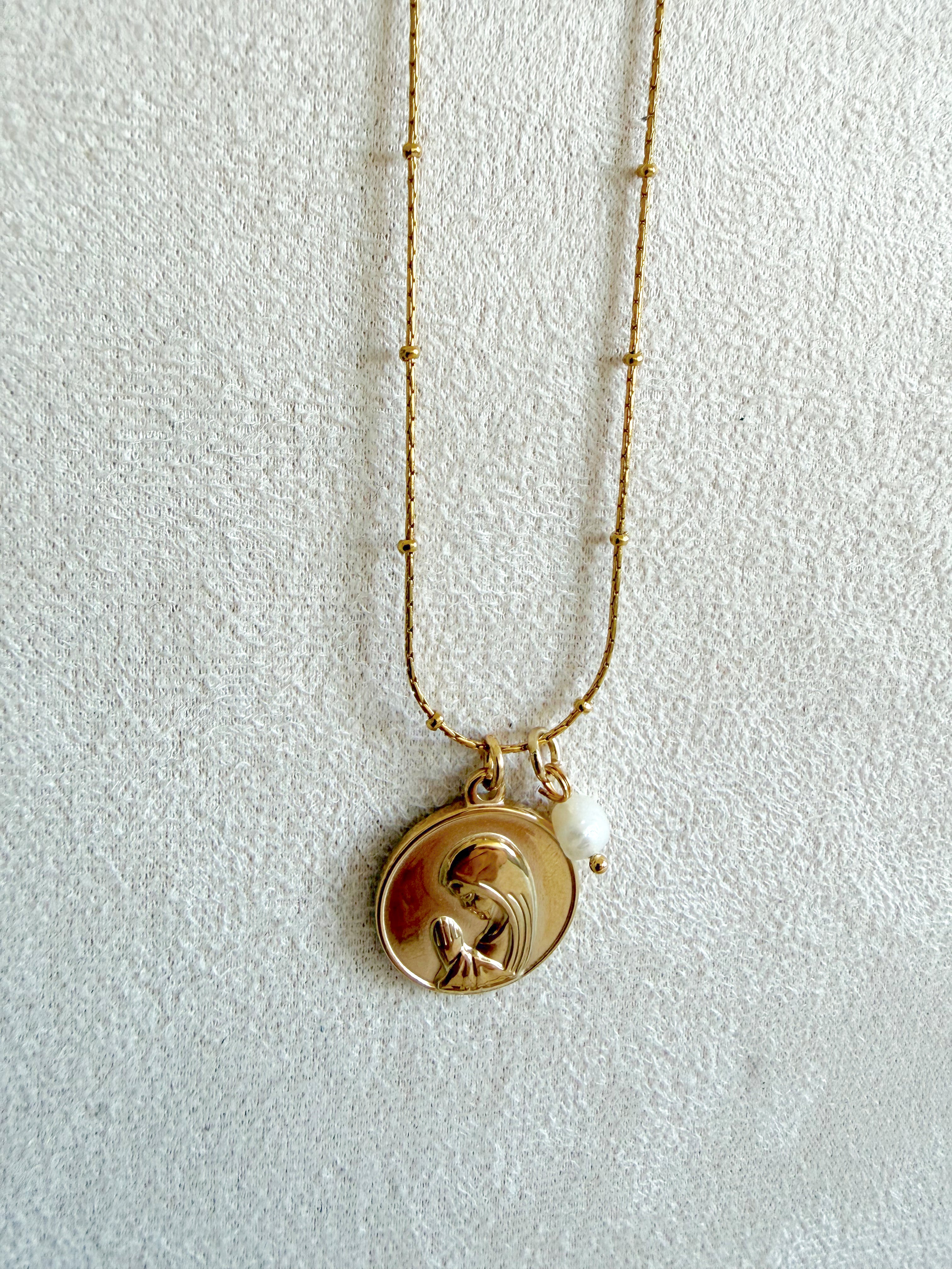 Cadena virgencita María