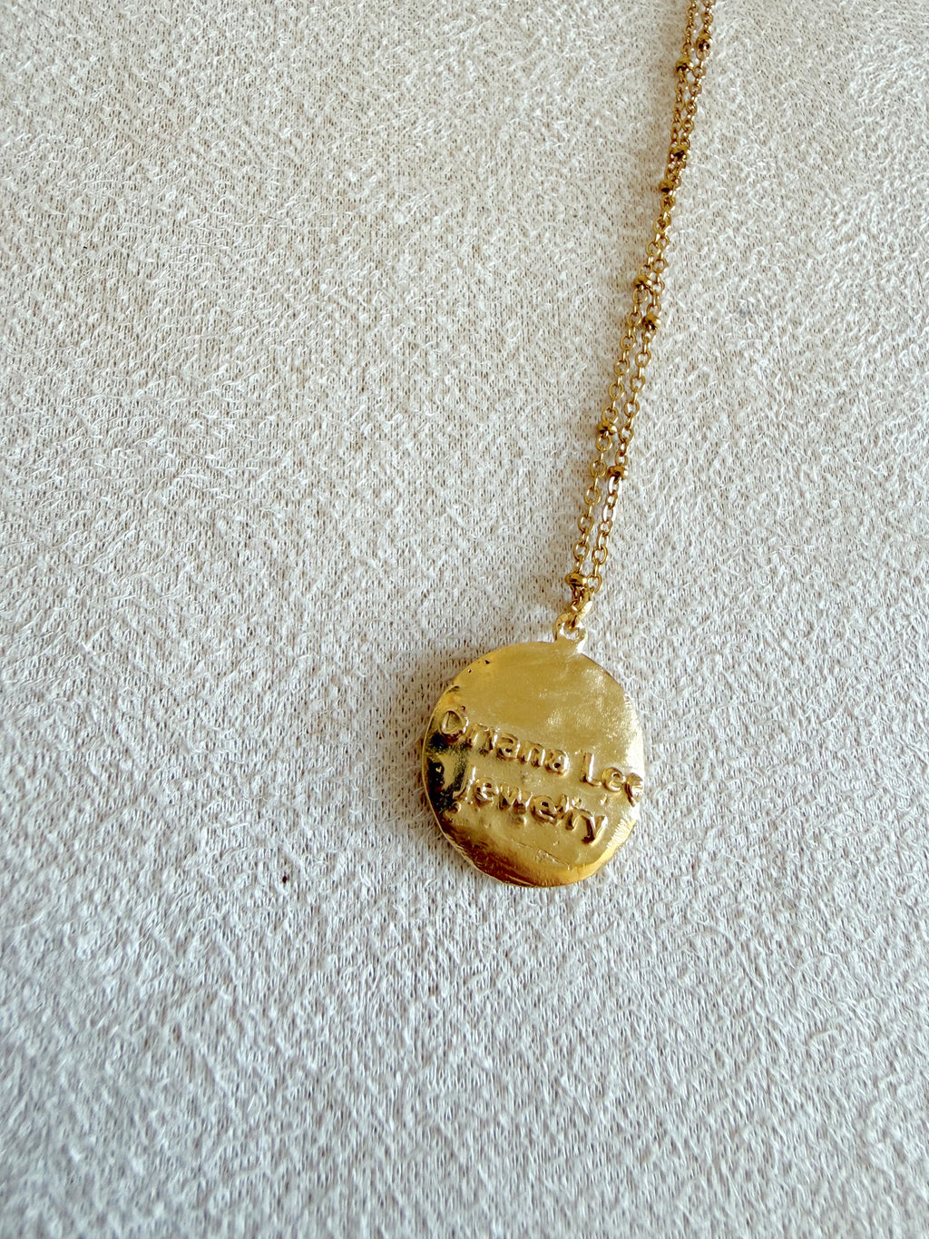 Medalla personalizada de la Virgen desamparados, chapada en oro 18k
