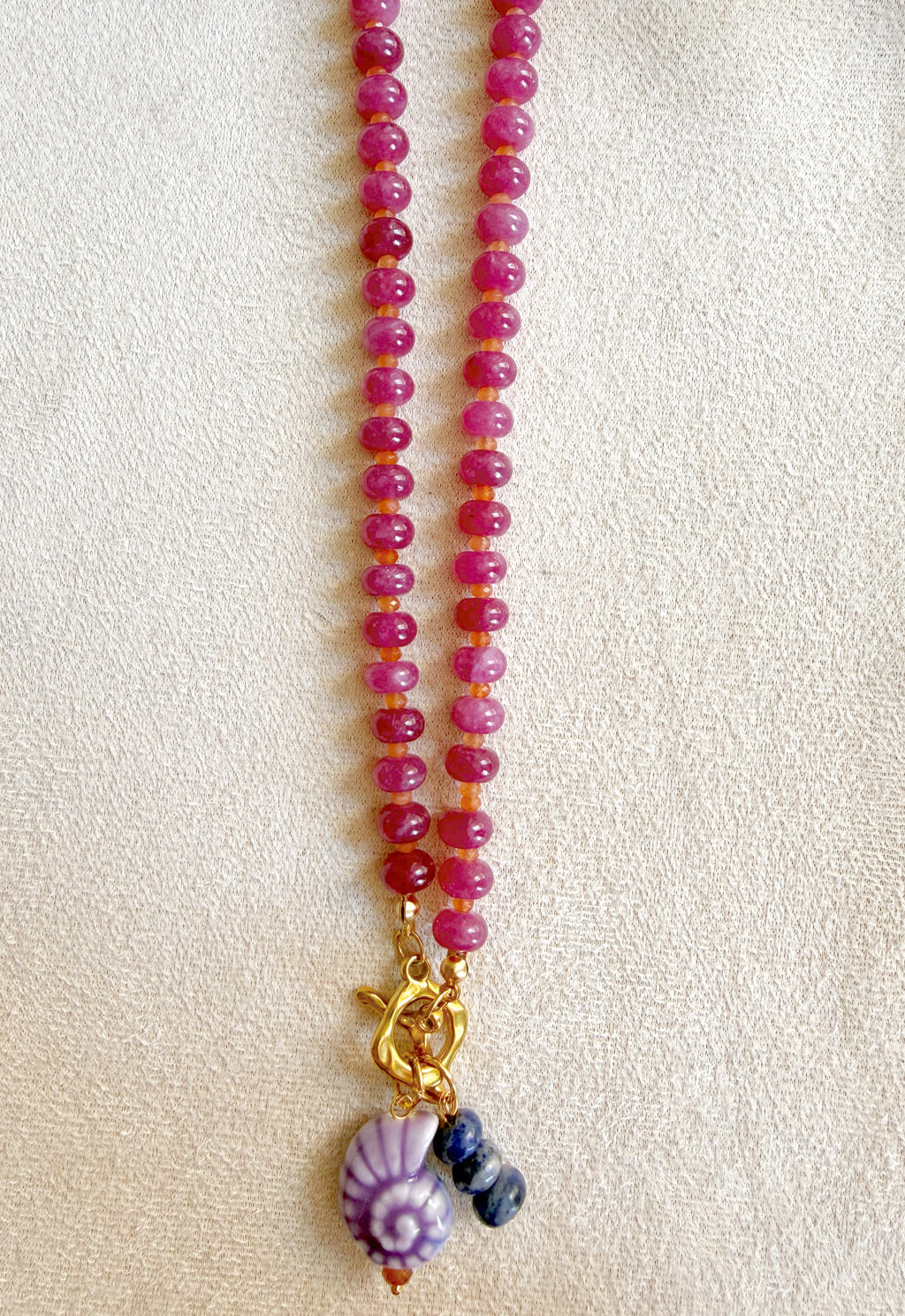 Collar Jazmin teñido con doble charms