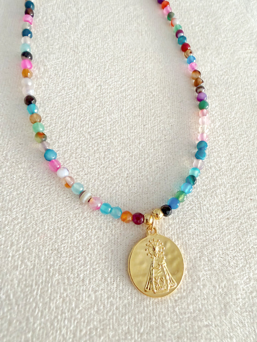 Medalla virgen en colores