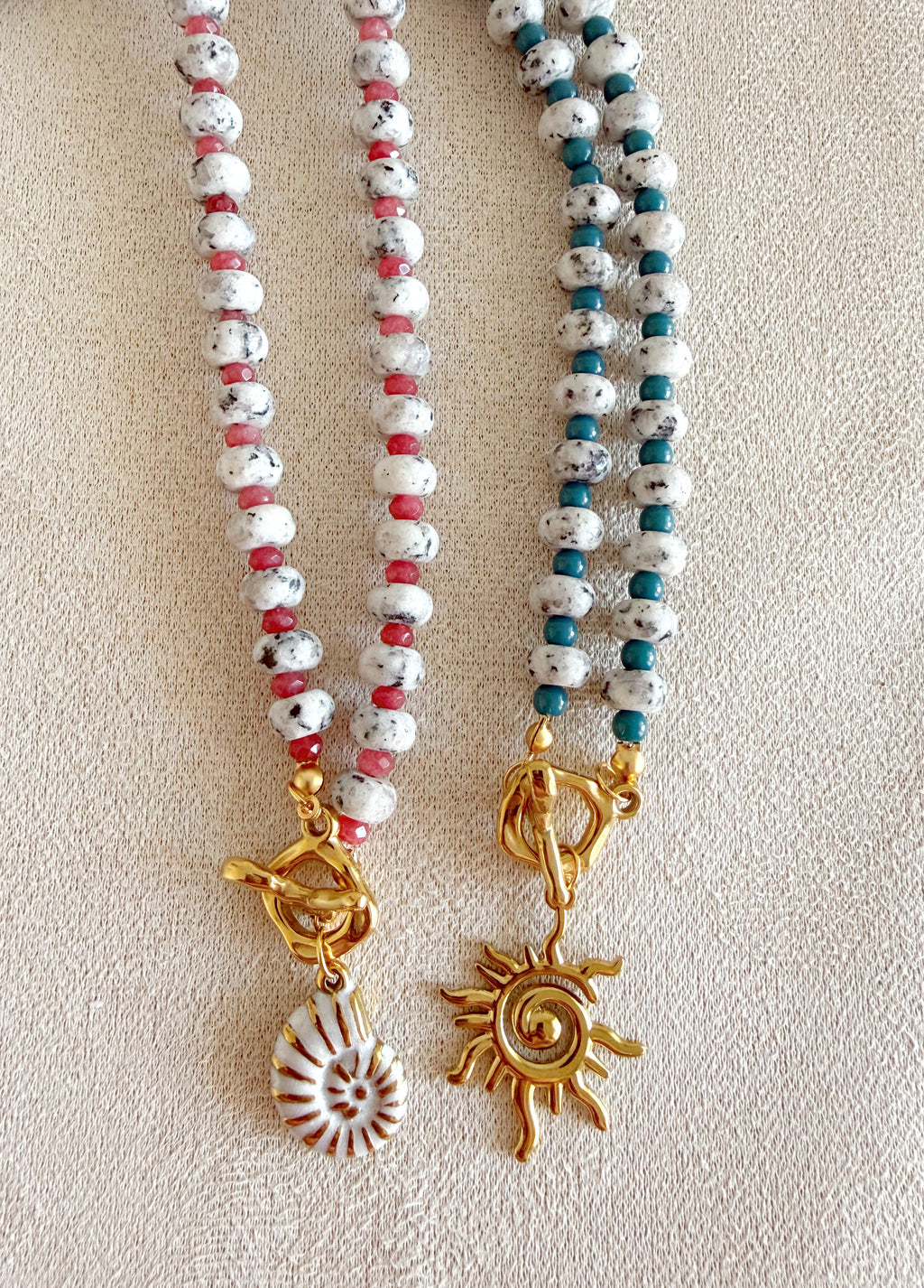 Collares de punto piedra (intercalado con agathas azules)