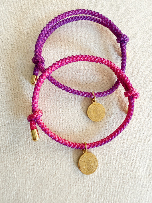 Pulsera degradada de protección (medalla de San Benito)