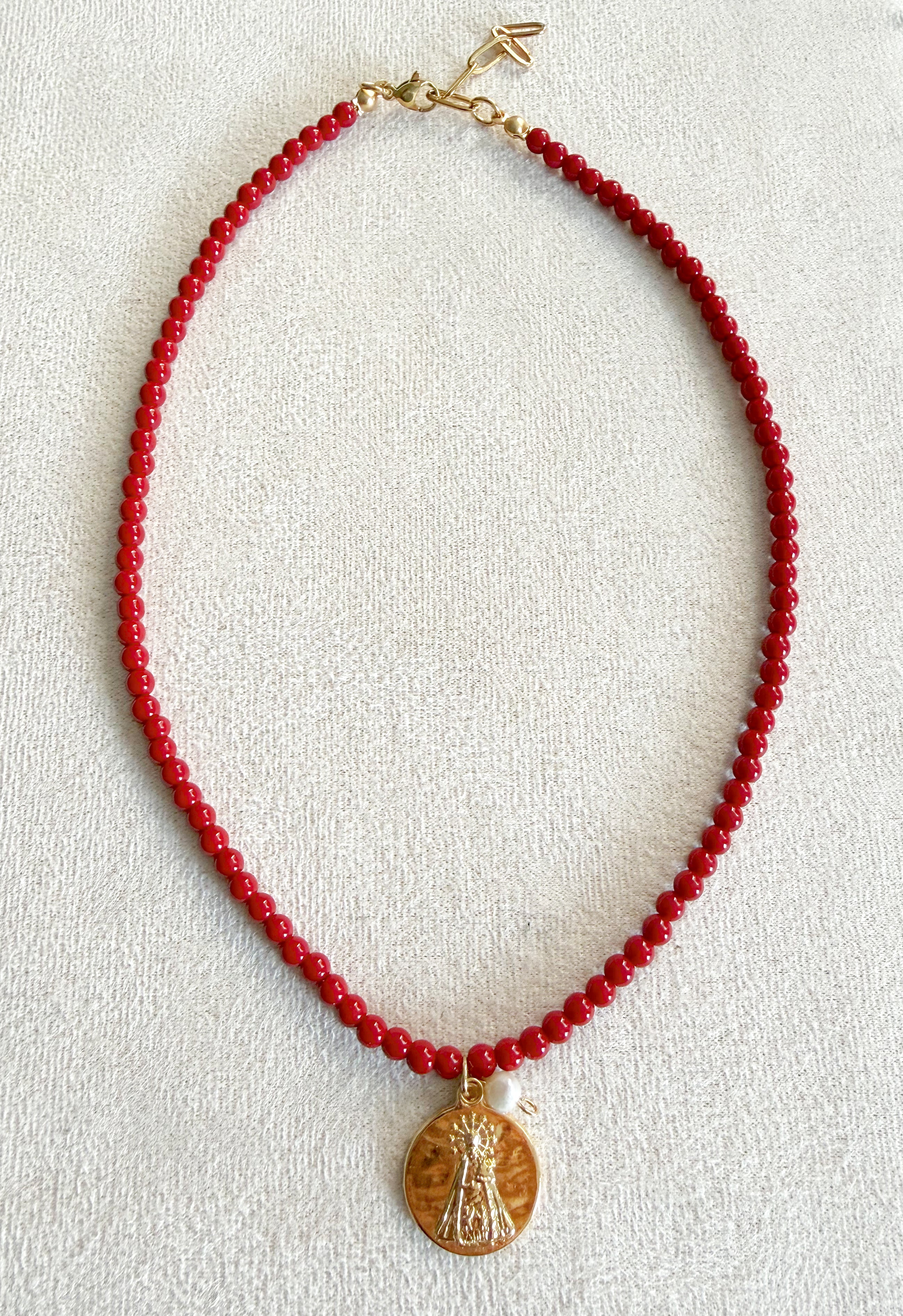 Collar carmesí con Virgen Desamparados