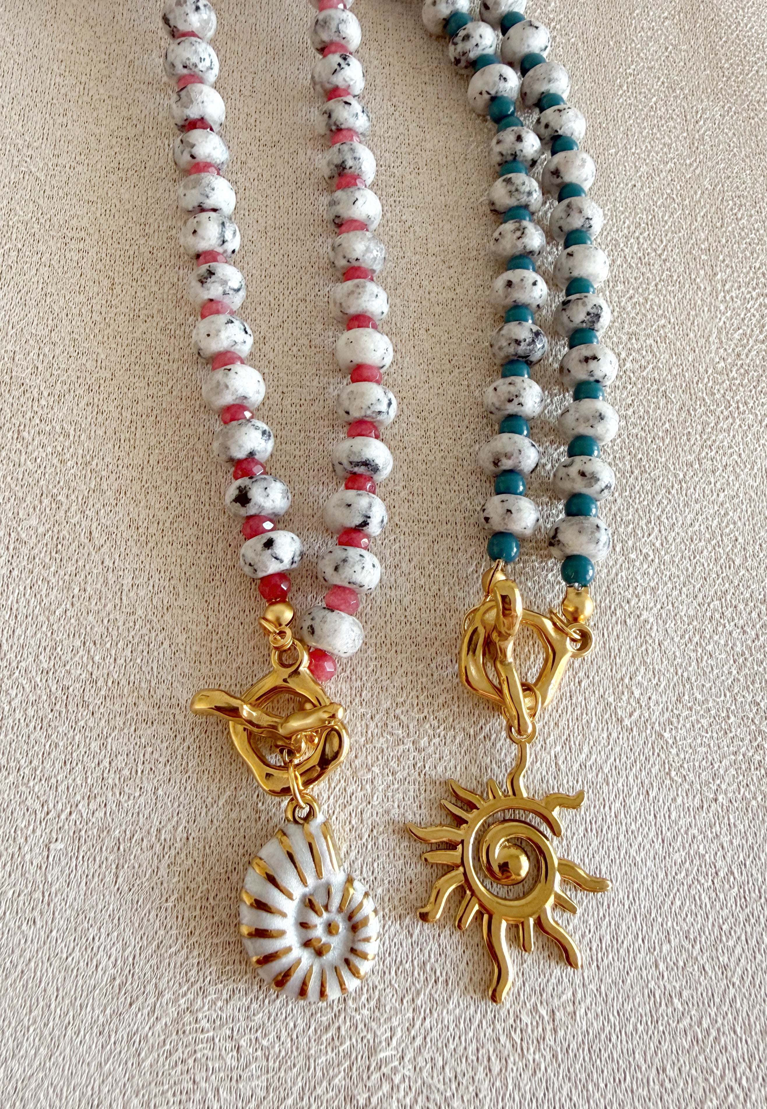 Collares de punto piedra (intercalado con agathas azules)