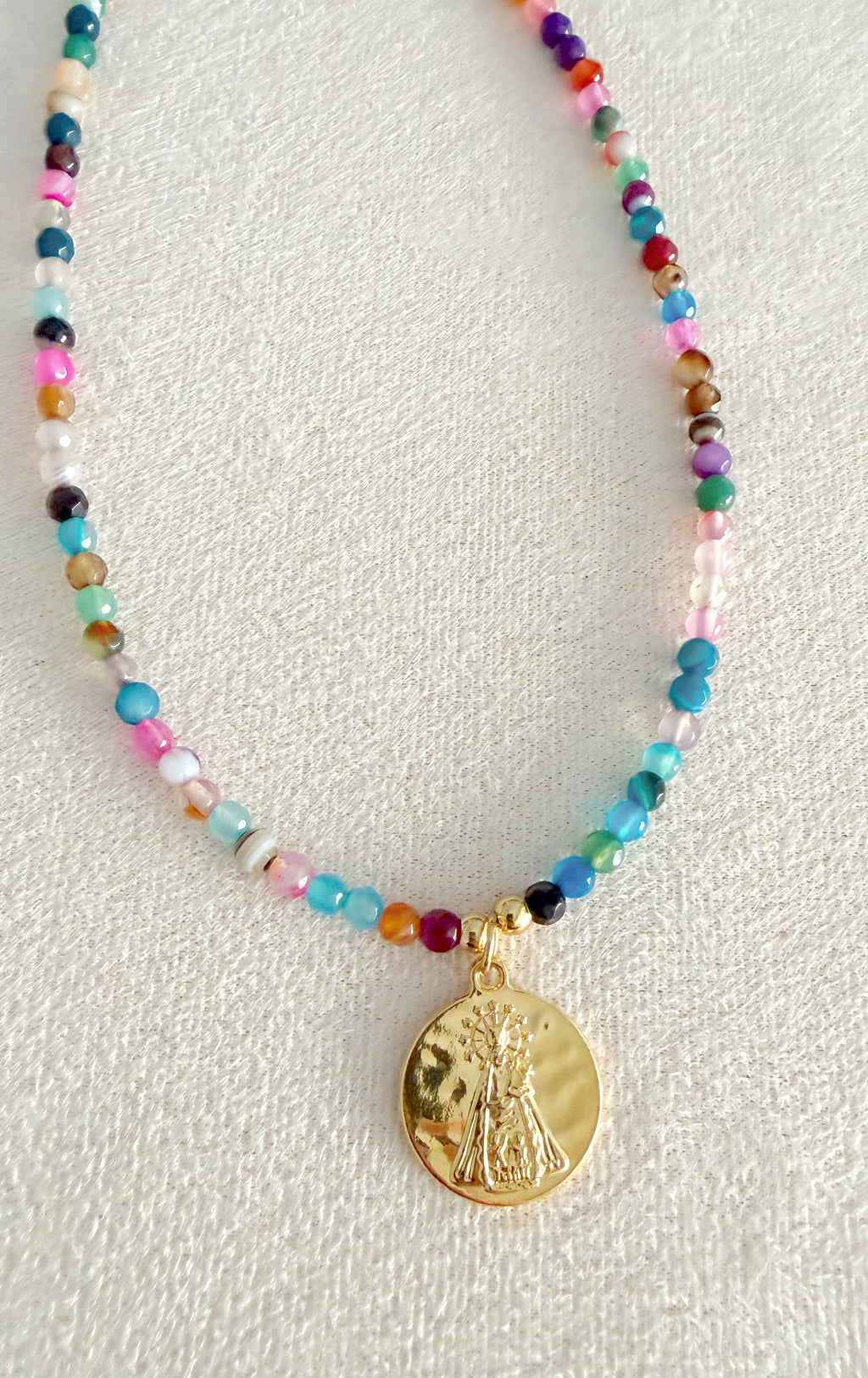Medalla virgen en colores