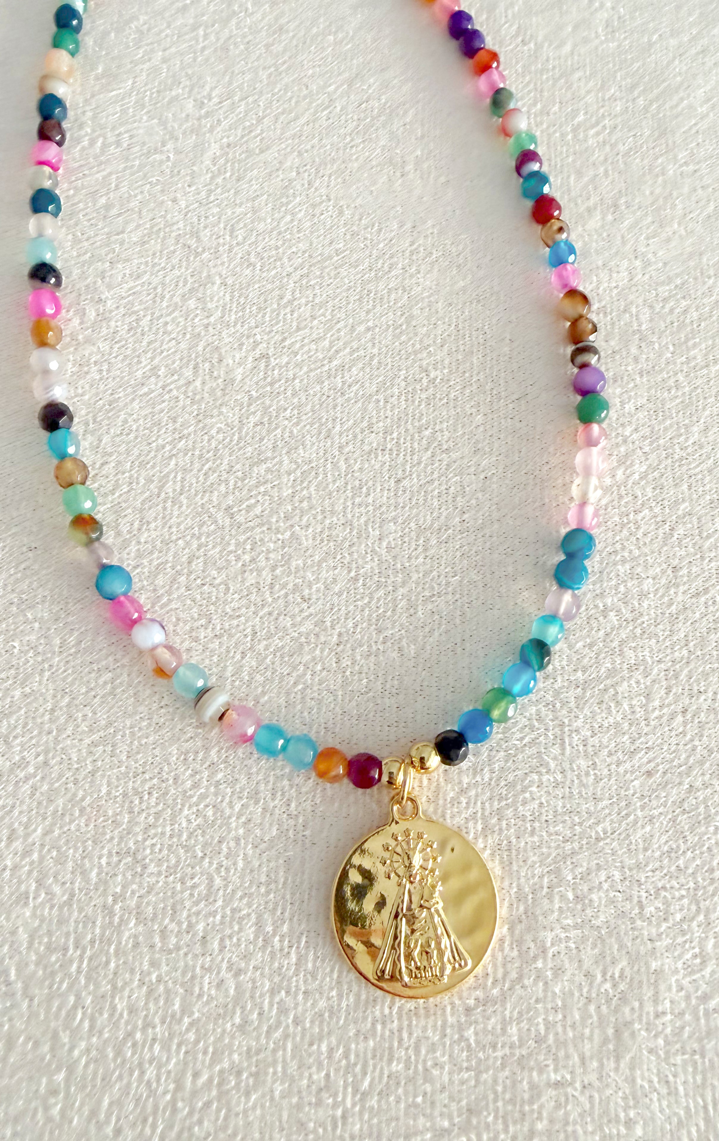 Medalla virgen en colores