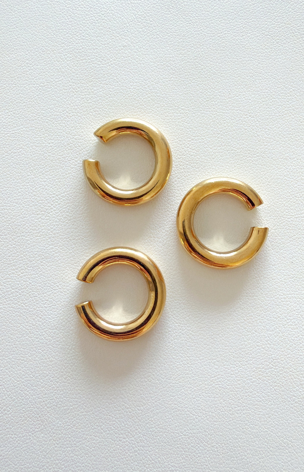 Earcuff con recubrimiento de oro 18k