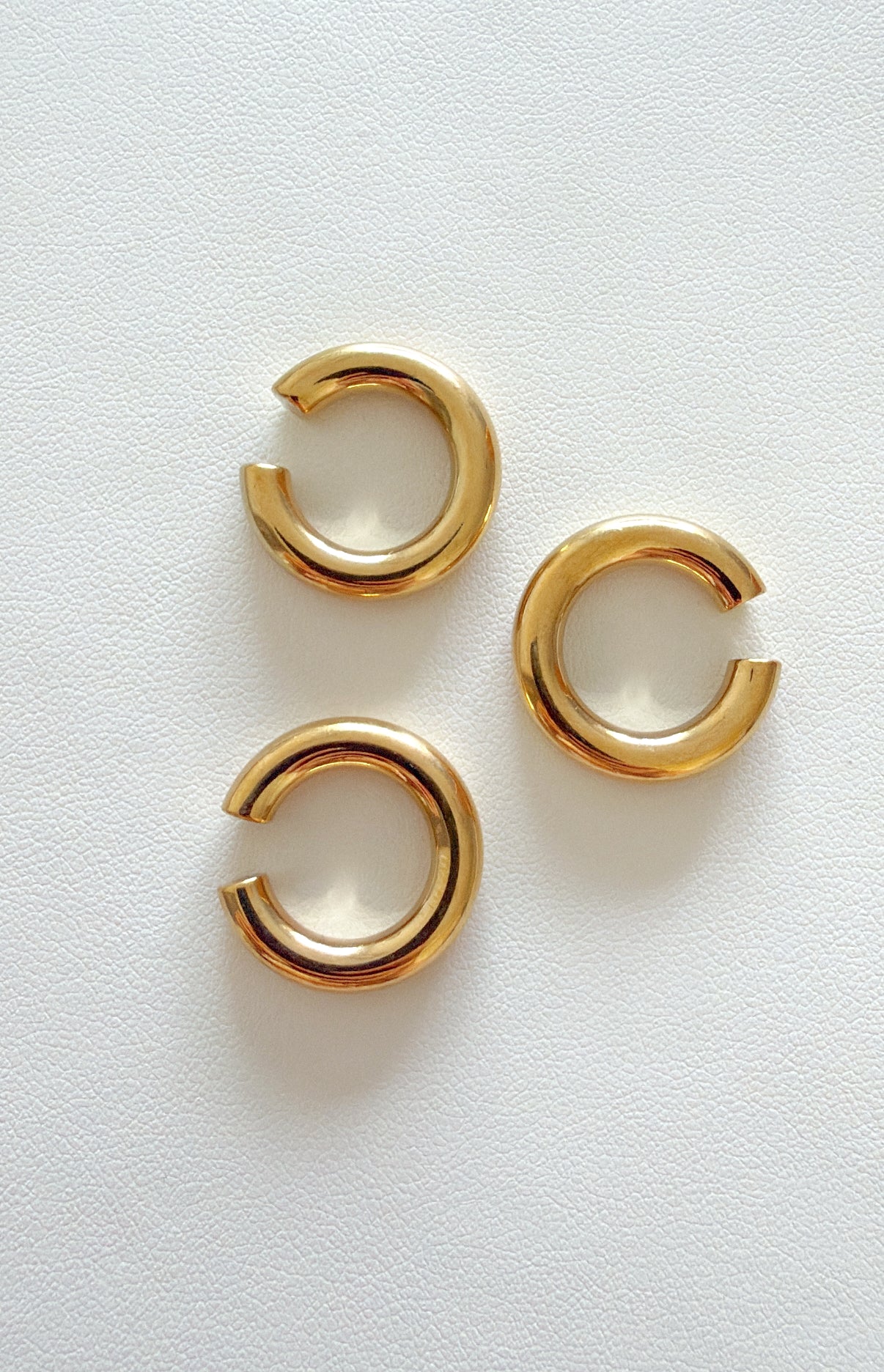 Earcuff con recubrimiento de oro 18k